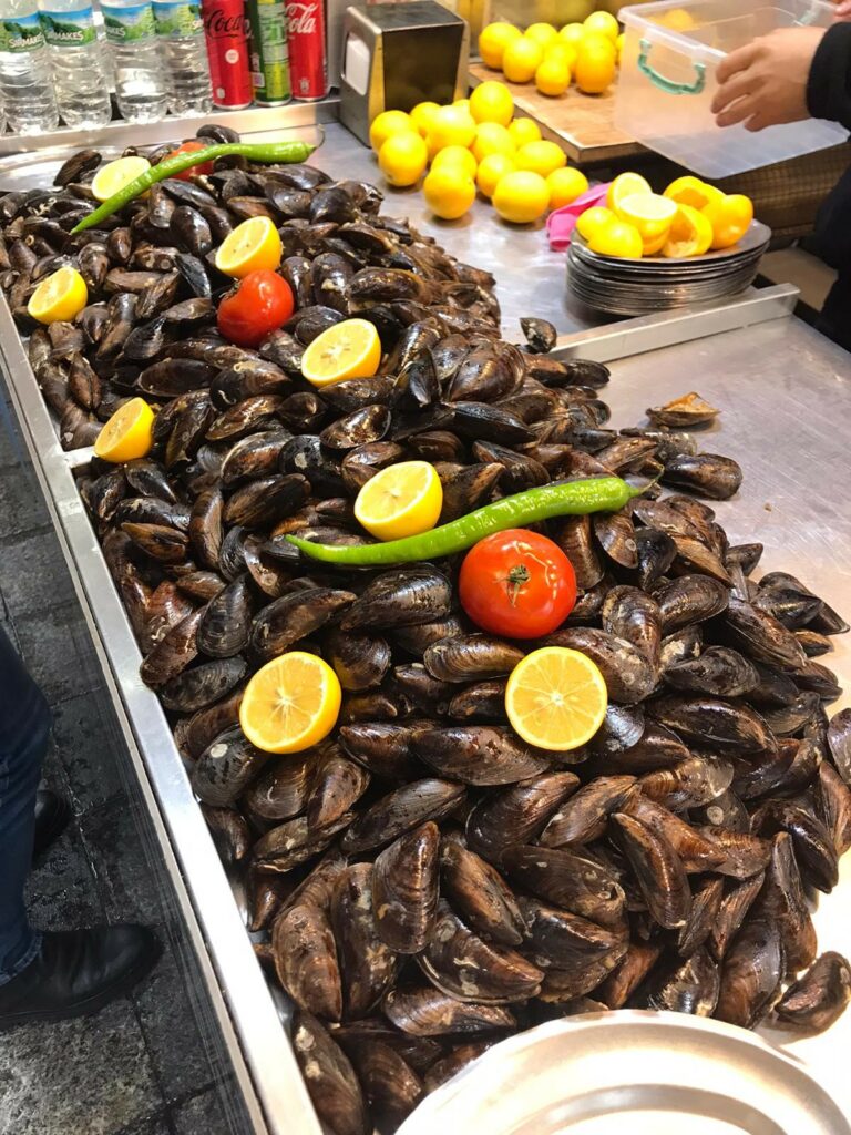 Black Mussels with Lemon